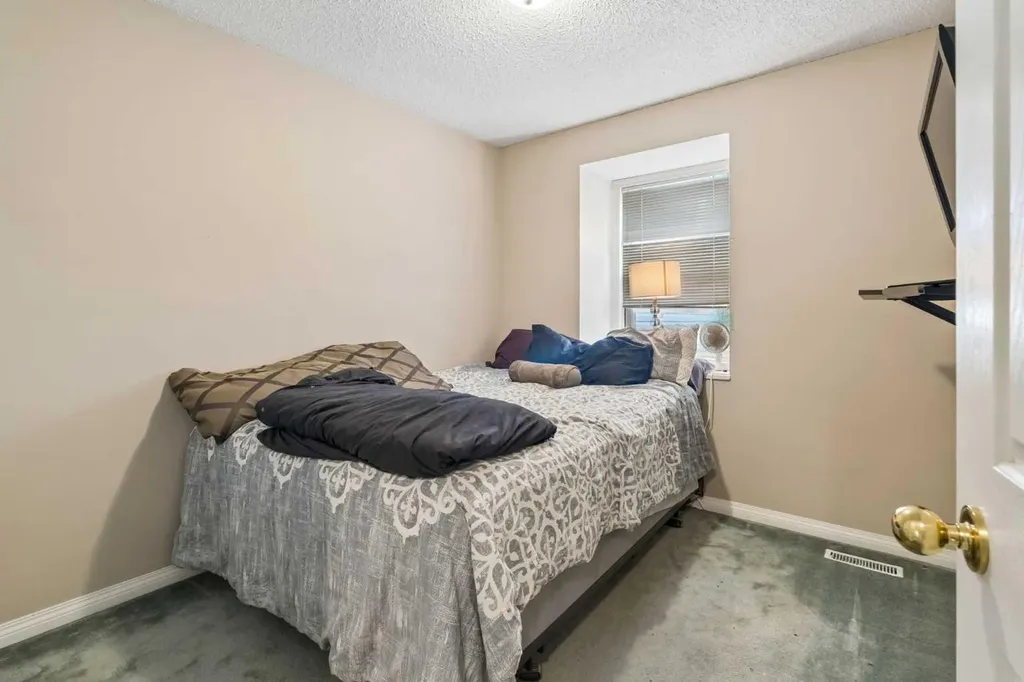 4810 40 Avenue SW Calgary AB T3E 1E5