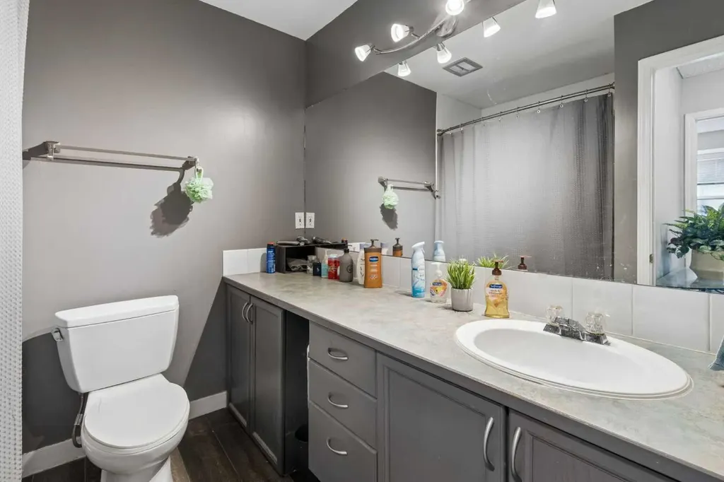 4810 40 Avenue SW Calgary AB T3E 1E5