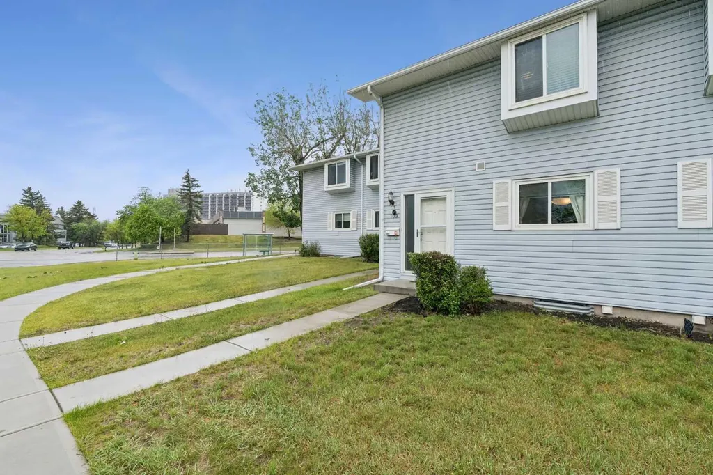 4810 40 Avenue SW Calgary AB T3E 1E5
