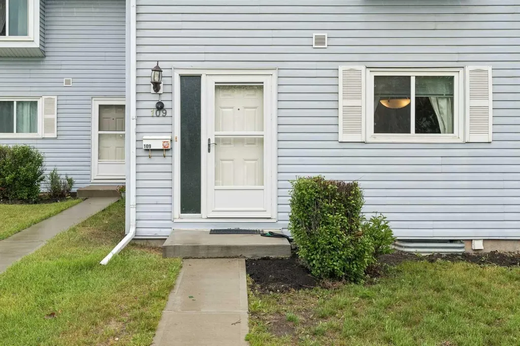 4810 40 Avenue SW Calgary AB T3E 1E5