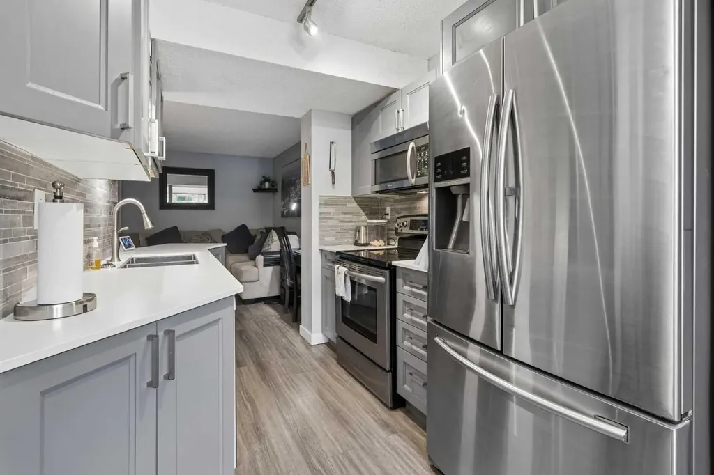 4810 40 Avenue SW Calgary AB T3E 1E5