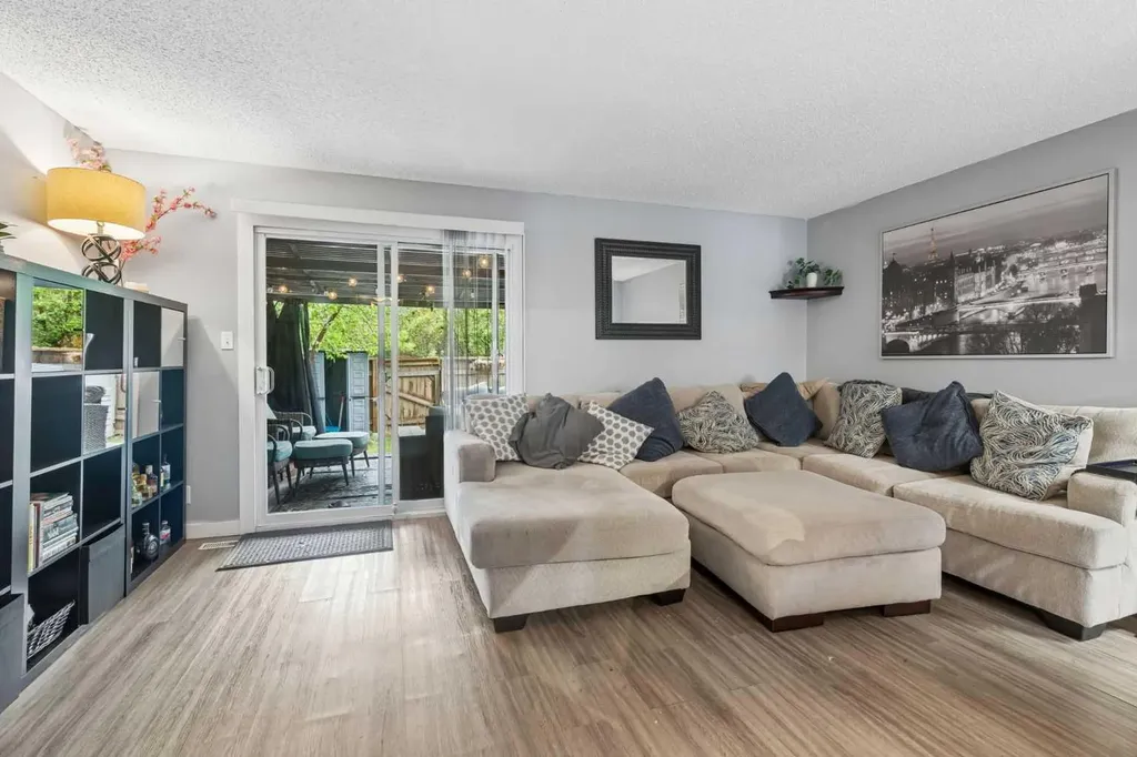 4810 40 Avenue SW Calgary AB T3E 1E5