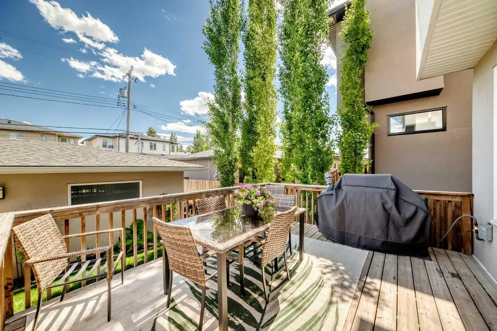 2010 32 Street SW Calgary AB T3E 2R3