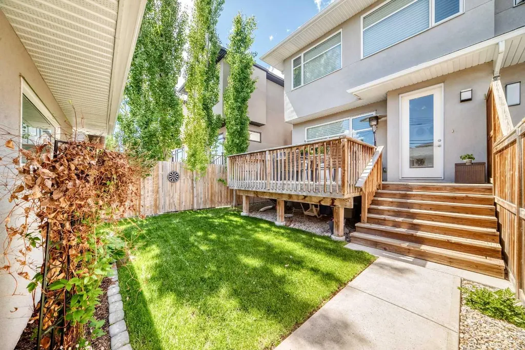 2010 32 Street SW Calgary AB T3E 2R3