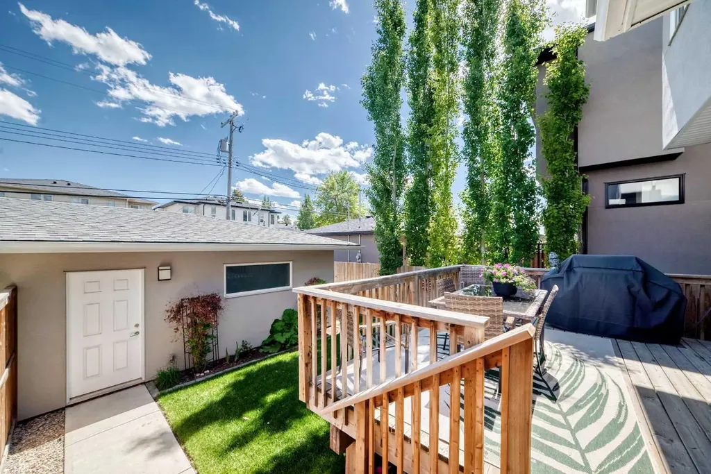 2010 32 Street SW Calgary AB T3E 2R3
