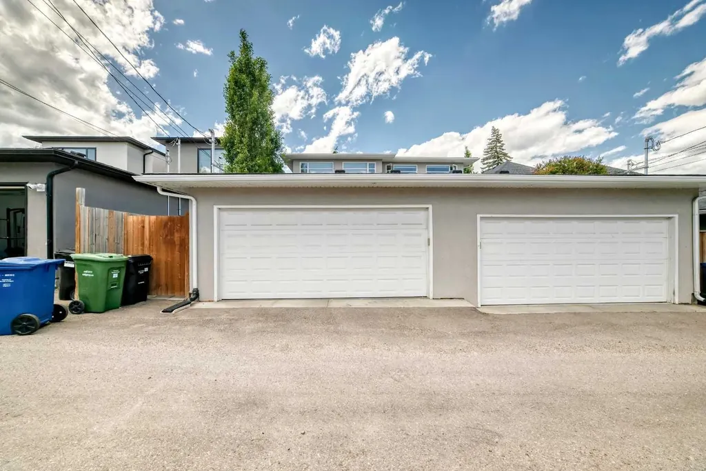 2010 32 Street SW Calgary AB T3E 2R3