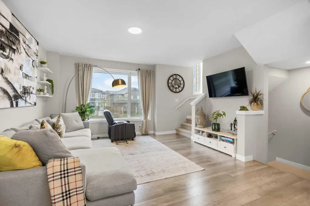 605 Evanston Link NW Calgary AB T3P 1S2