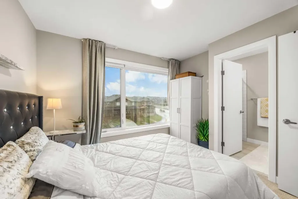 605 Evanston Link NW Calgary AB T3P 1S2