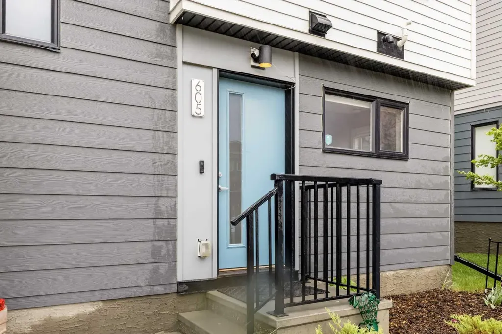 605 Evanston Link NW Calgary AB T3P 1S2