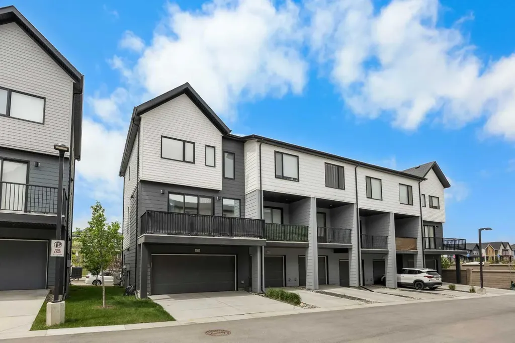 605 Evanston Link NW Calgary AB T3P 1S2