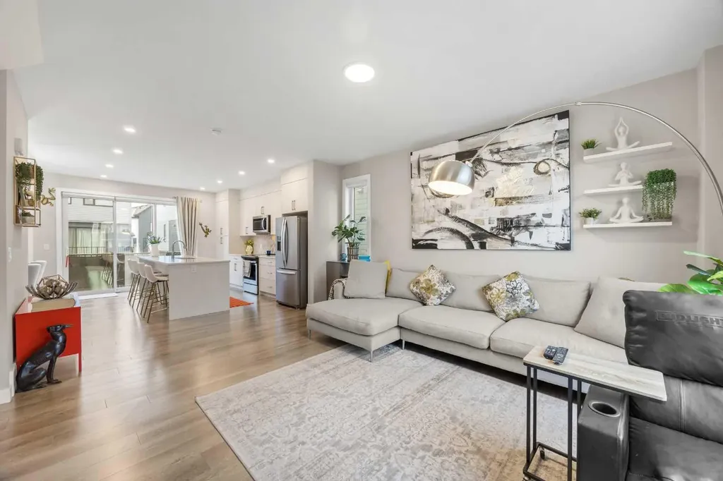 605 Evanston Link NW Calgary AB T3P 1S2