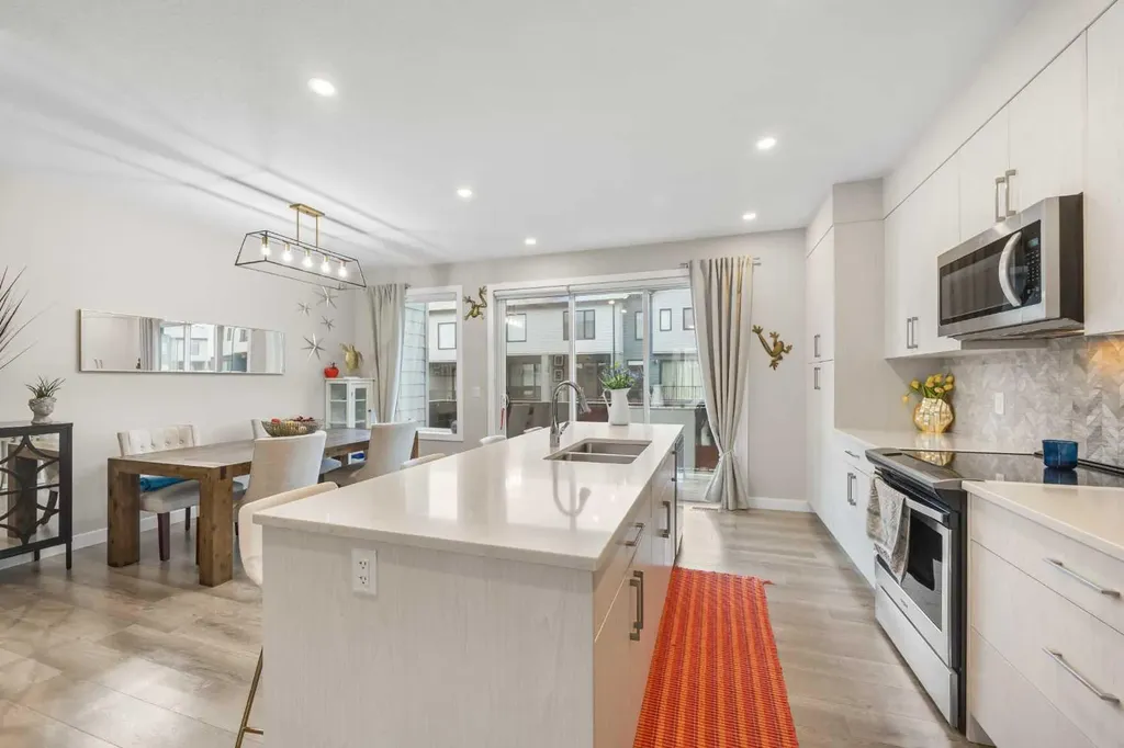 605 Evanston Link NW Calgary AB T3P 1S2