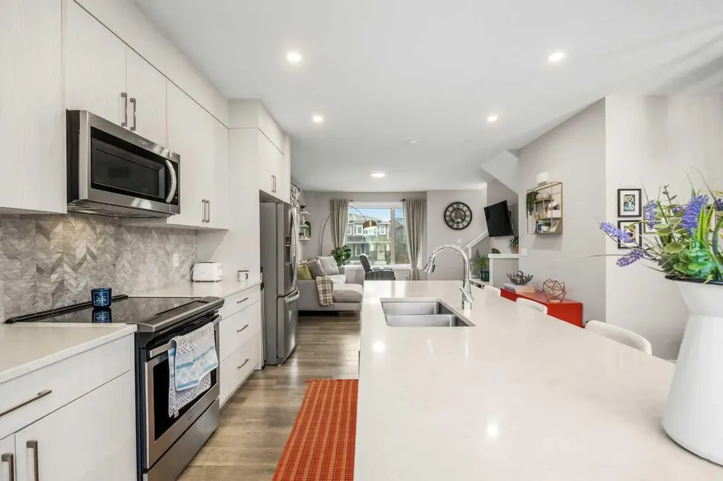 605 Evanston Link NW Calgary AB T3P 1S2