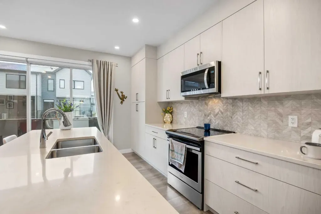 605 Evanston Link NW Calgary AB T3P 1S2