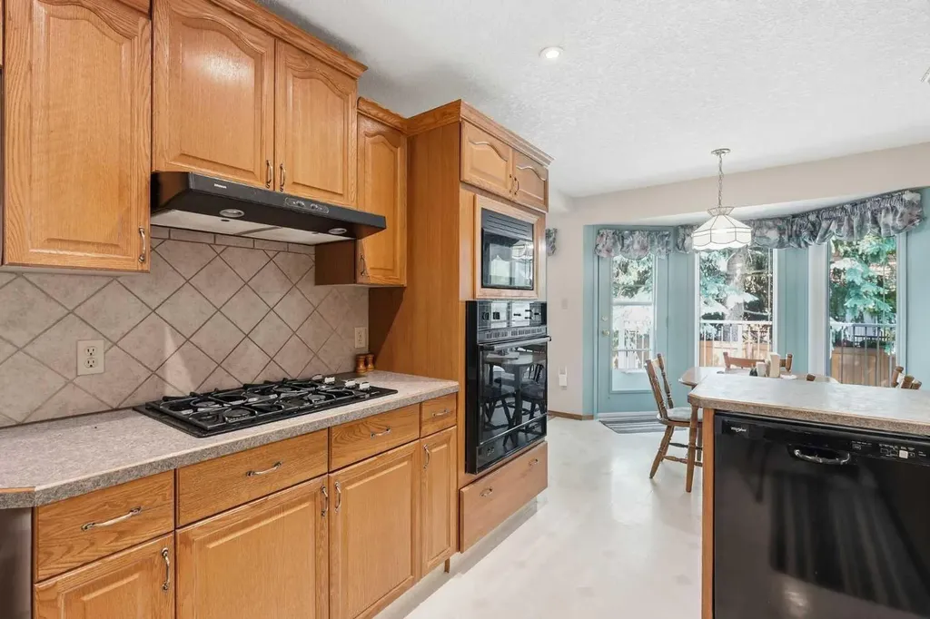 22A Woodmeadow Close SW Calgary AB T2W 4L8