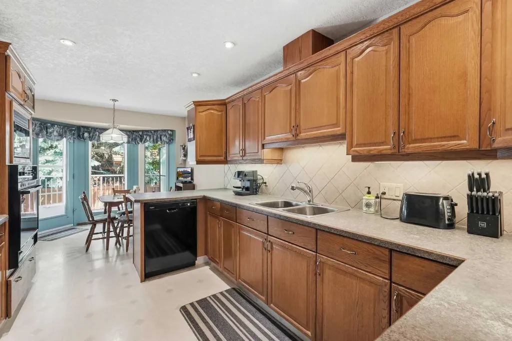 22A Woodmeadow Close SW Calgary AB T2W 4L8