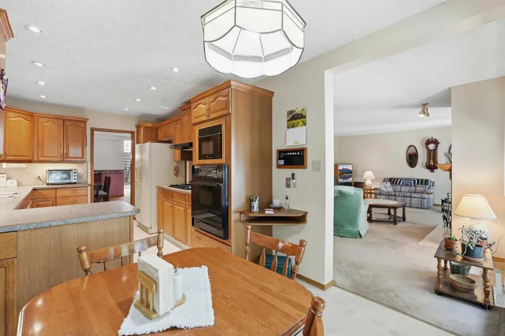 22A Woodmeadow Close SW Calgary AB T2W 4L8