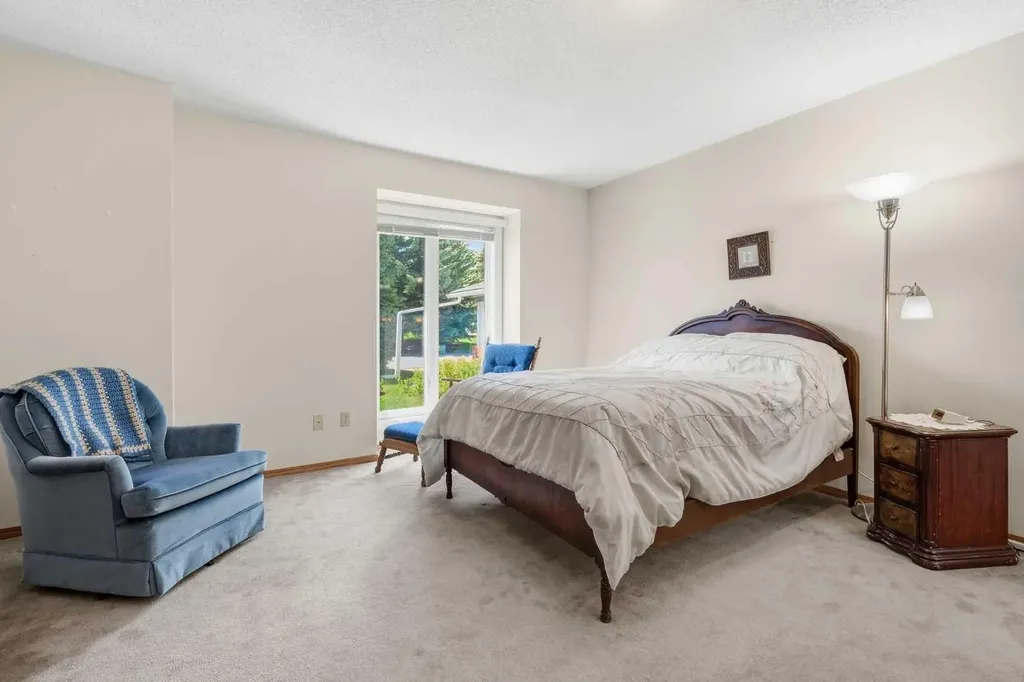 22A Woodmeadow Close SW Calgary AB T2W 4L8