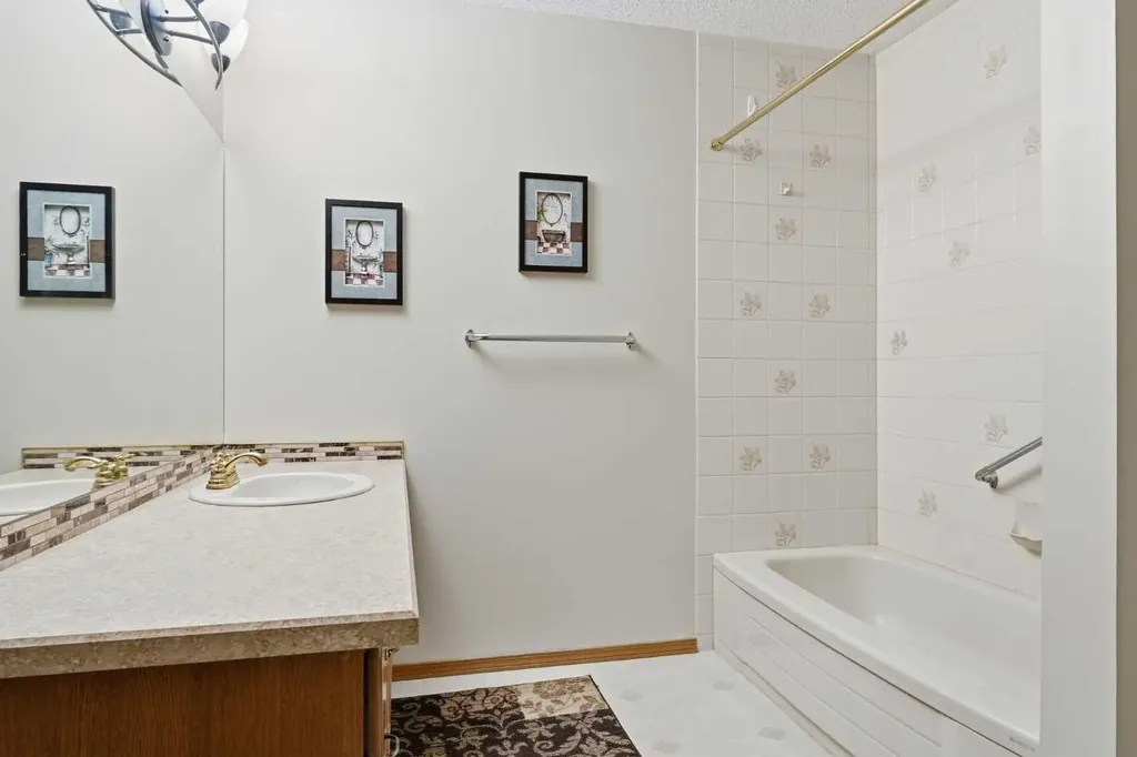22A Woodmeadow Close SW Calgary AB T2W 4L8