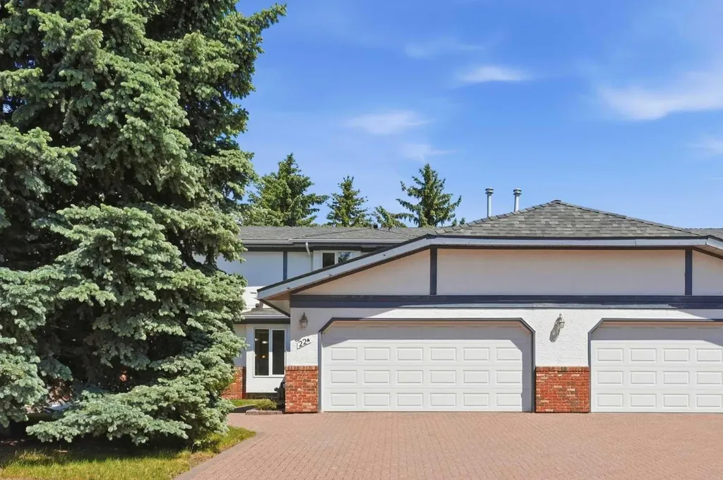 22A Woodmeadow Close SW Calgary AB T2W 4L8