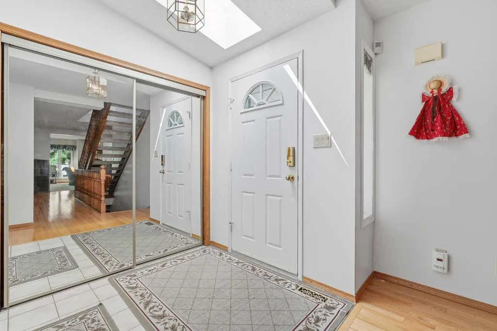 22A Woodmeadow Close SW Calgary AB T2W 4L8
