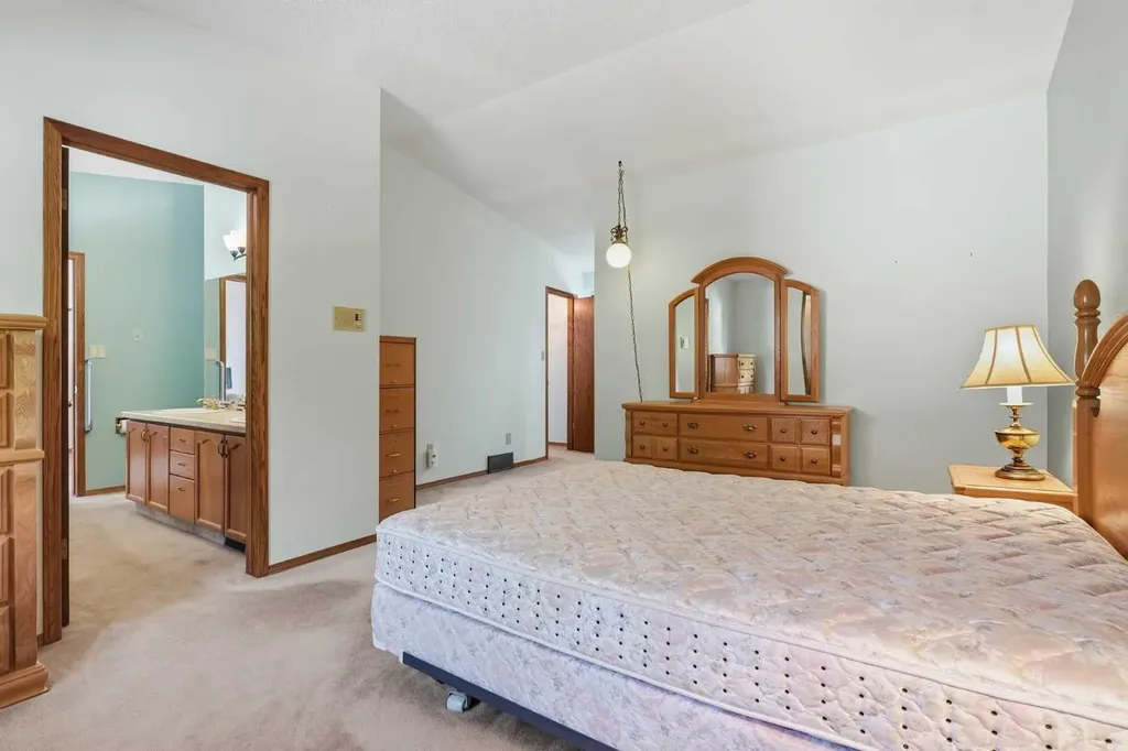 22A Woodmeadow Close SW Calgary AB T2W 4L8