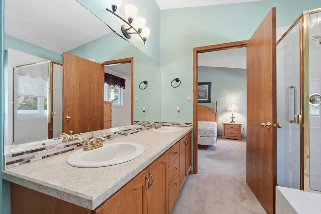 22A Woodmeadow Close SW Calgary AB T2W 4L8