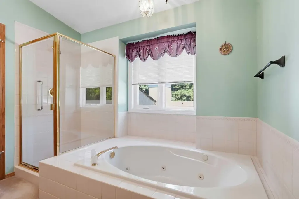 22A Woodmeadow Close SW Calgary AB T2W 4L8
