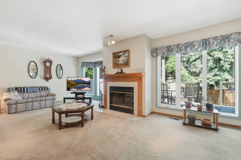22A Woodmeadow Close SW Calgary AB T2W 4L8