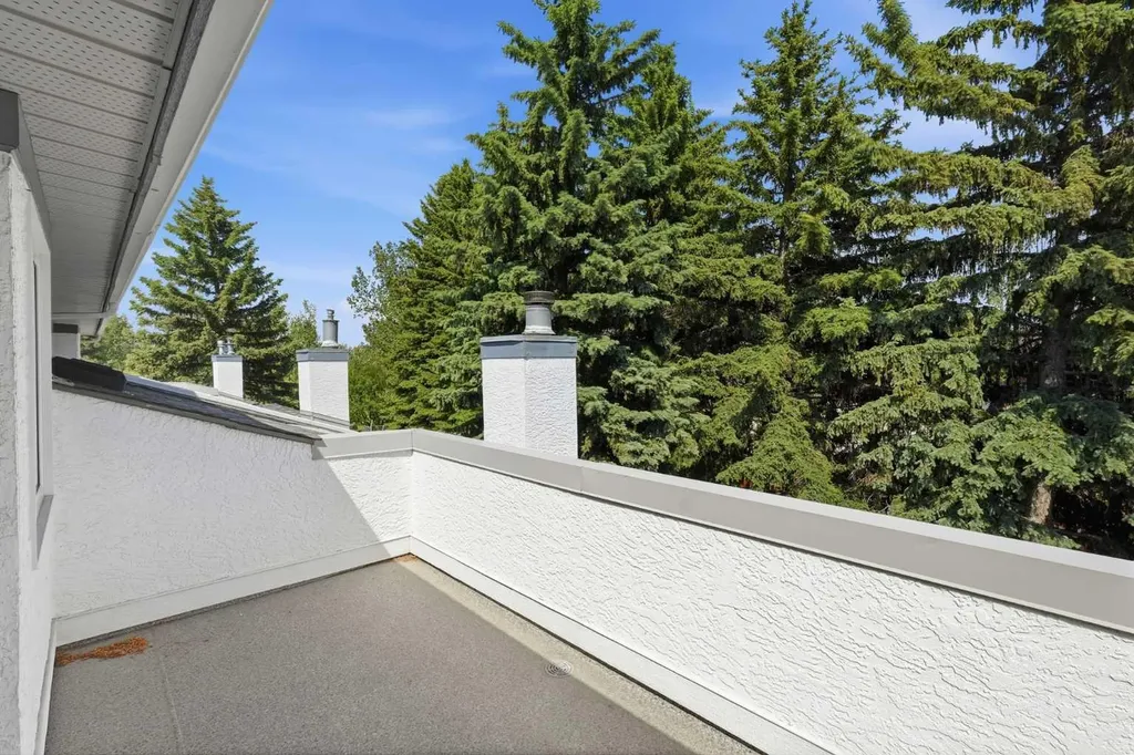 22A Woodmeadow Close SW Calgary AB T2W 4L8