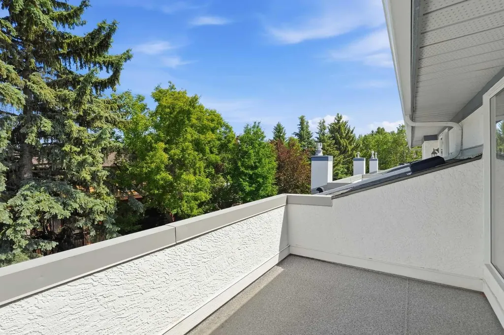 22A Woodmeadow Close SW Calgary AB T2W 4L8