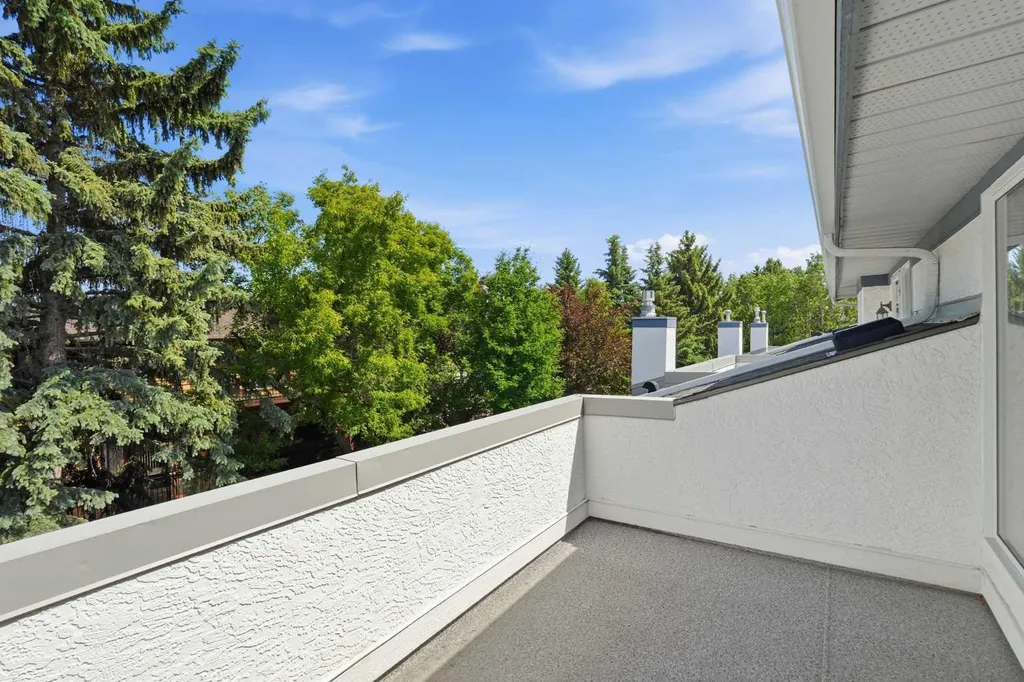 22A Woodmeadow Close SW Calgary AB T2W 4L8