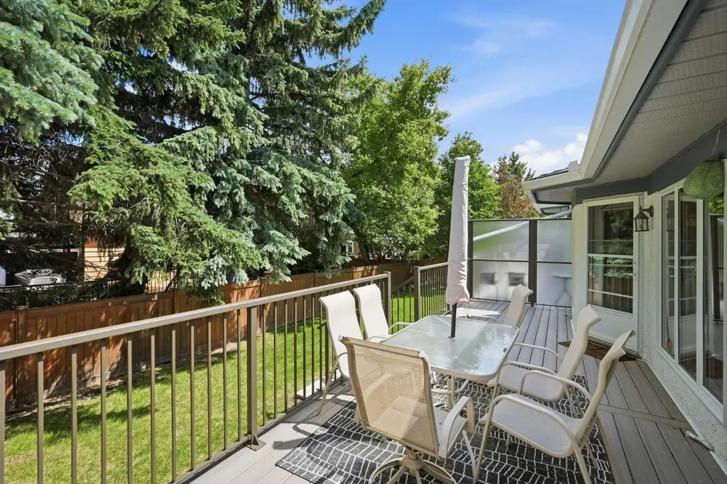 22A Woodmeadow Close SW Calgary AB T2W 4L8