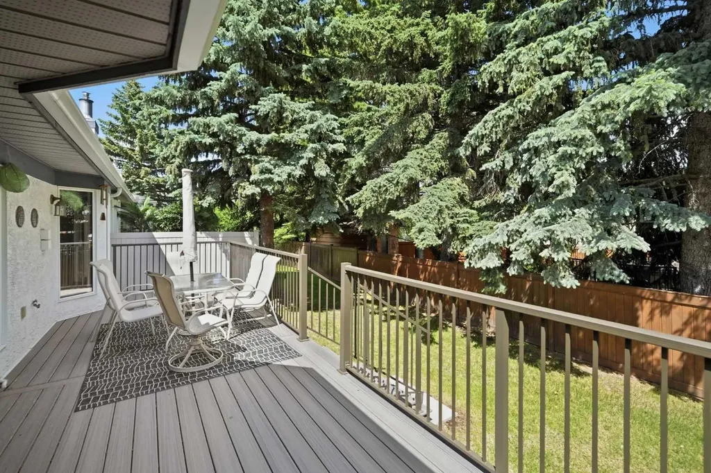 22A Woodmeadow Close SW Calgary AB T2W 4L8