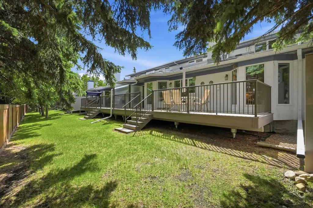 22A Woodmeadow Close SW Calgary AB T2W 4L8
