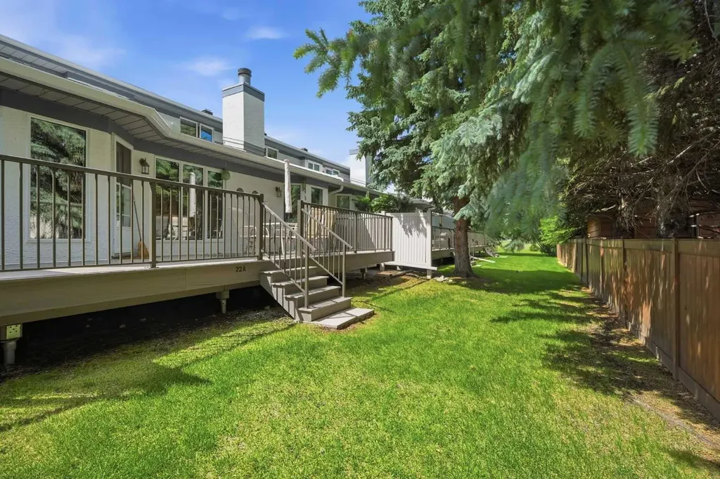22A Woodmeadow Close SW Calgary AB T2W 4L8