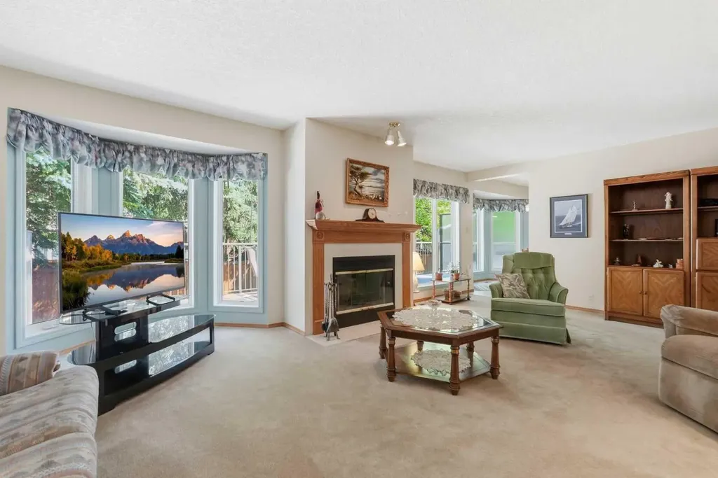 22A Woodmeadow Close SW Calgary AB T2W 4L8