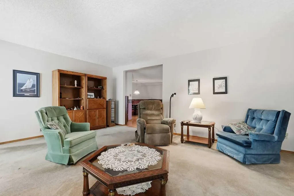 22A Woodmeadow Close SW Calgary AB T2W 4L8