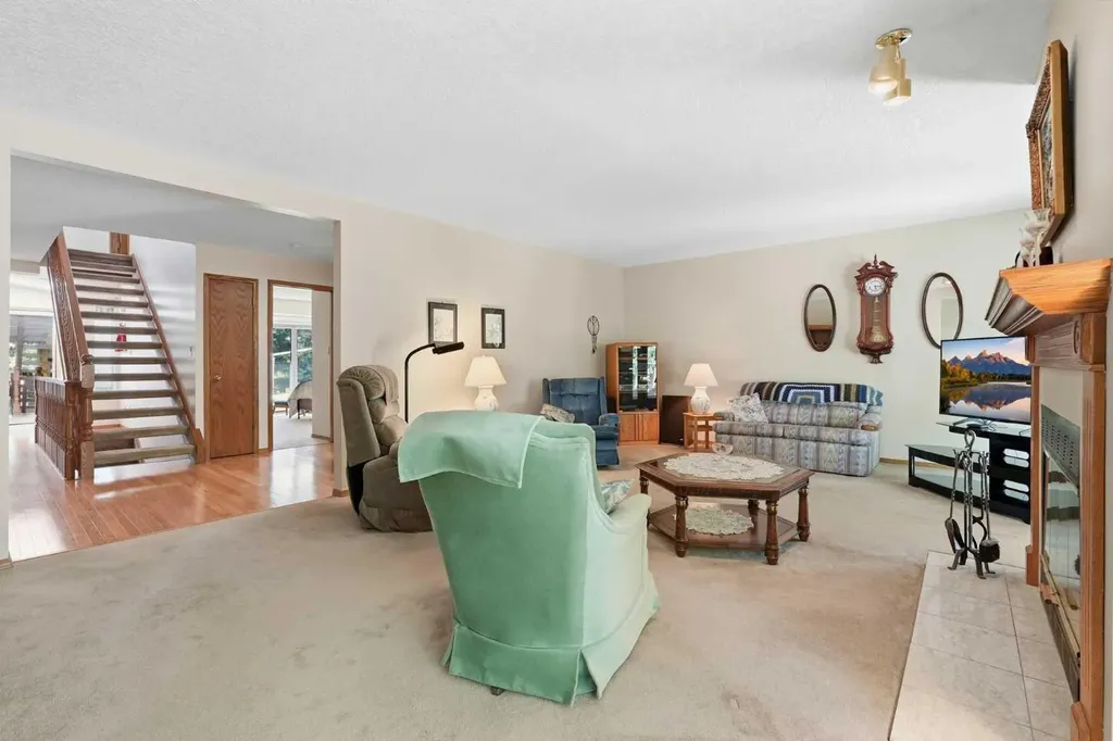 22A Woodmeadow Close SW Calgary AB T2W 4L8