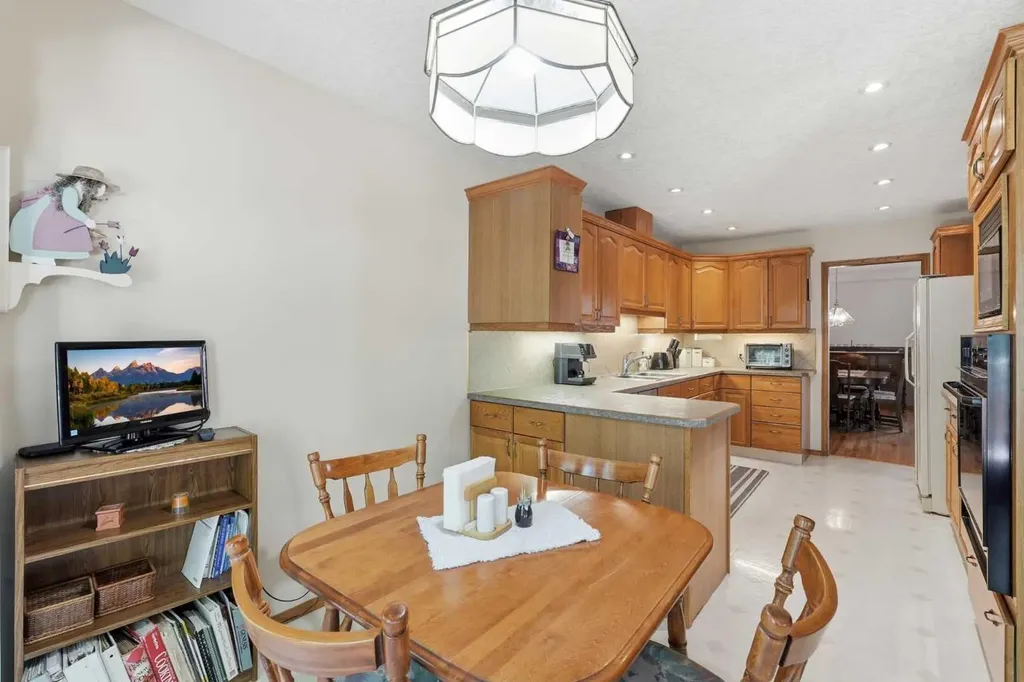 22A Woodmeadow Close SW Calgary AB T2W 4L8
