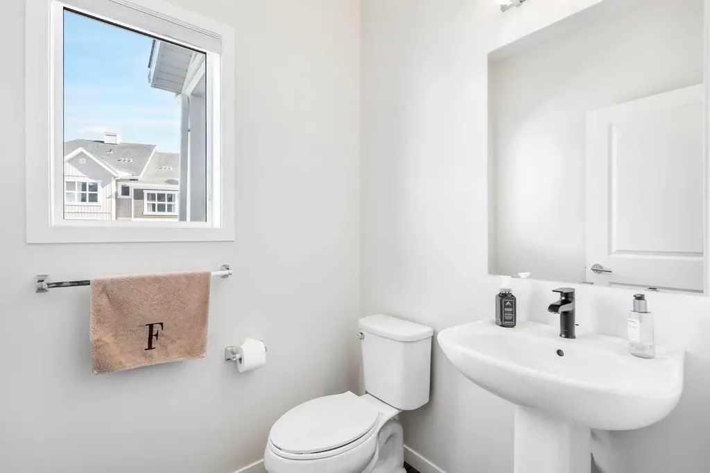 355 Nolancrest Heights NW Calgary AB T3R0Z9