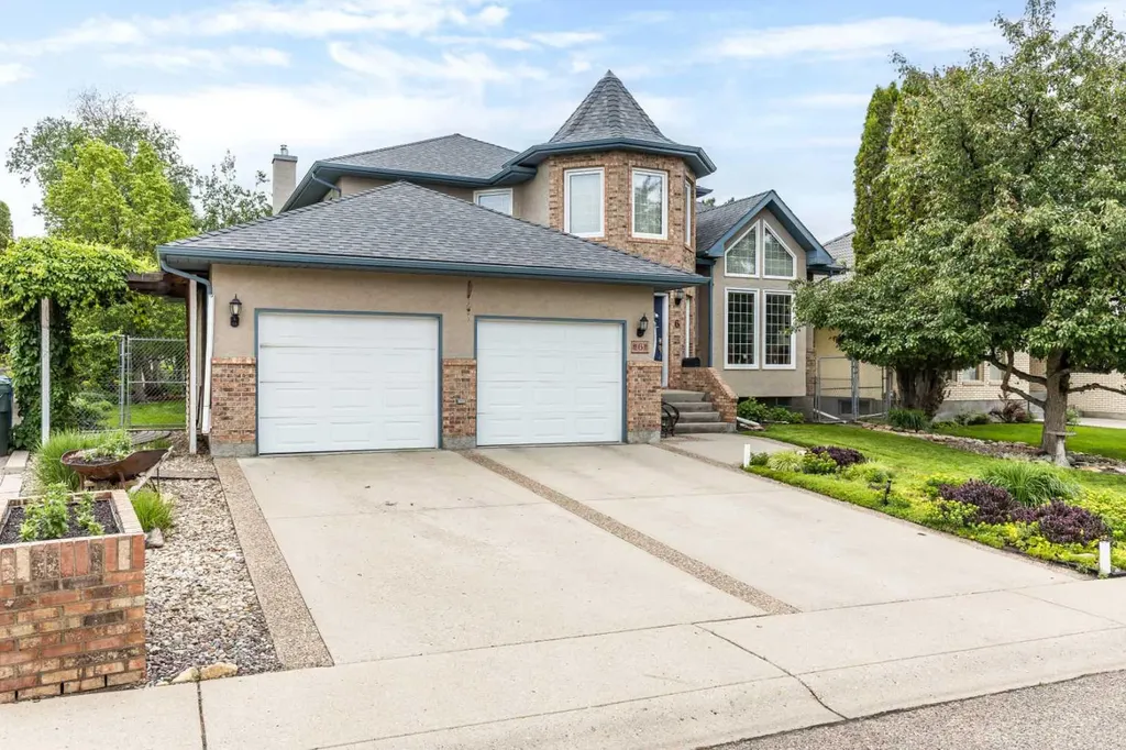 6 Pine Court NE Medicine Hat AB T1C1R3