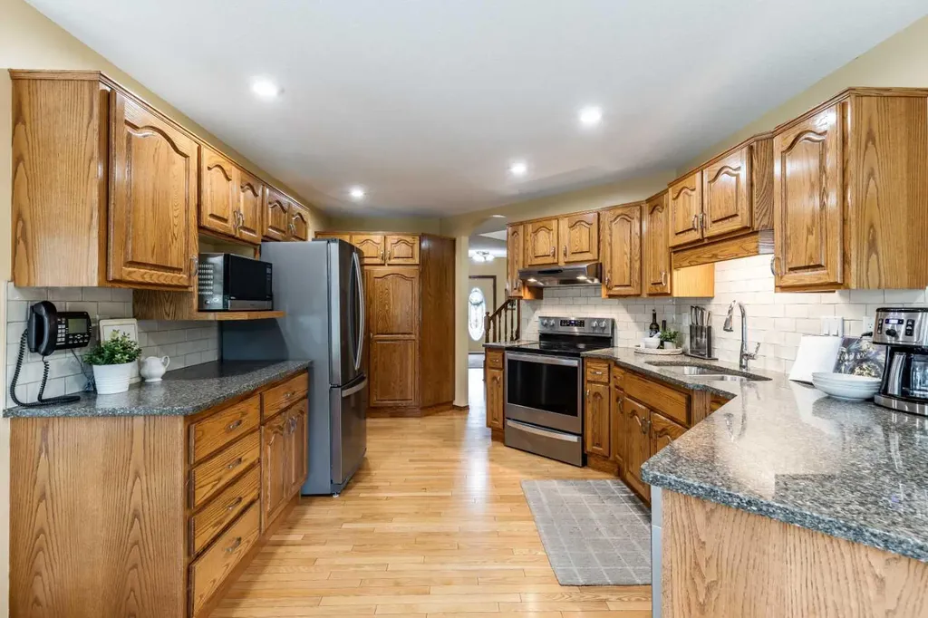 6 Pine Court NE Medicine Hat AB T1C1R3