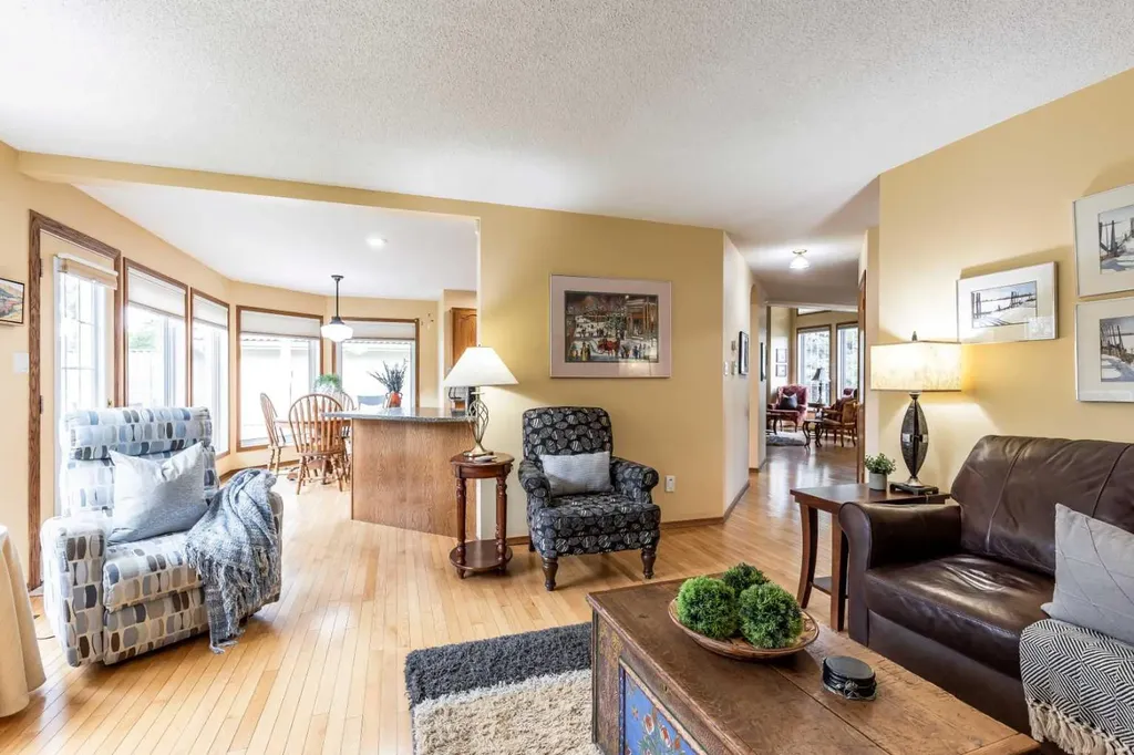 6 Pine Court NE Medicine Hat AB T1C1R3