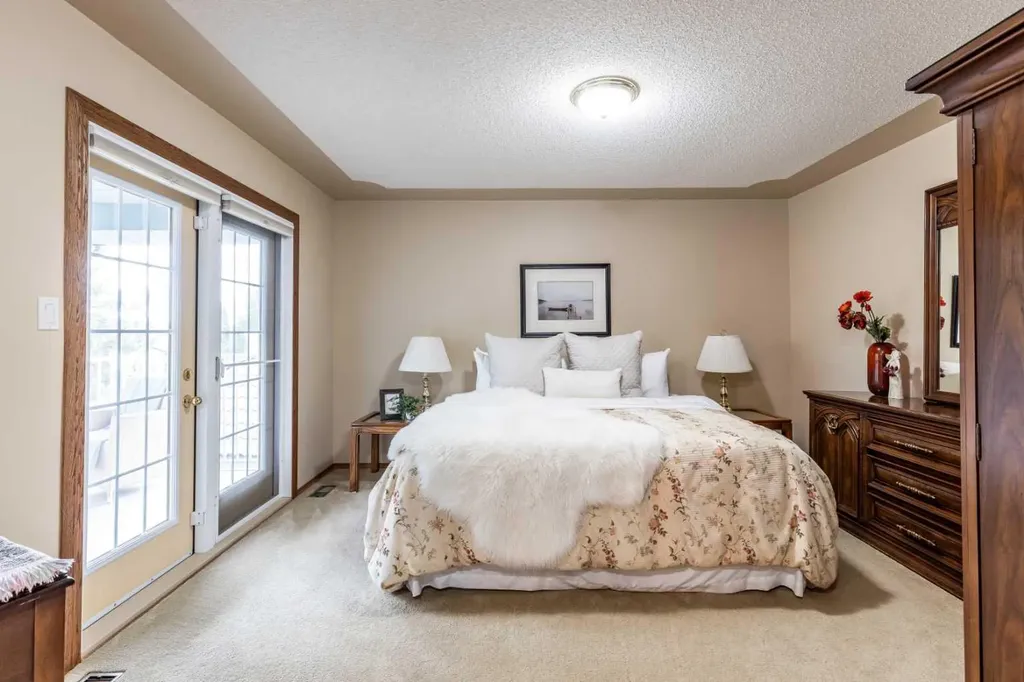6 Pine Court NE Medicine Hat AB T1C1R3