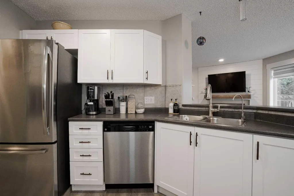 213 Parry Crescent Fort Mcmurray AB T9K 2T5