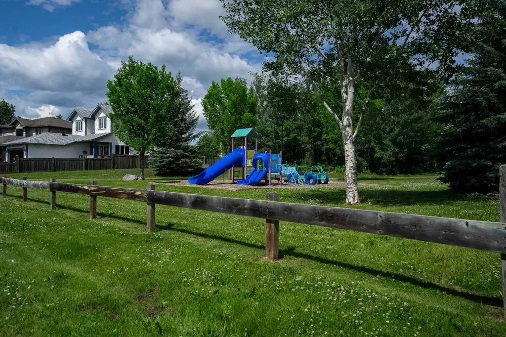 213 Parry Crescent Fort Mcmurray AB T9K 2T5