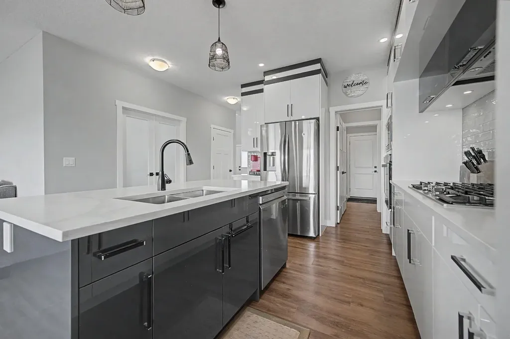 1340 Lackner Boulevard Carstairs AB T0M 0N0