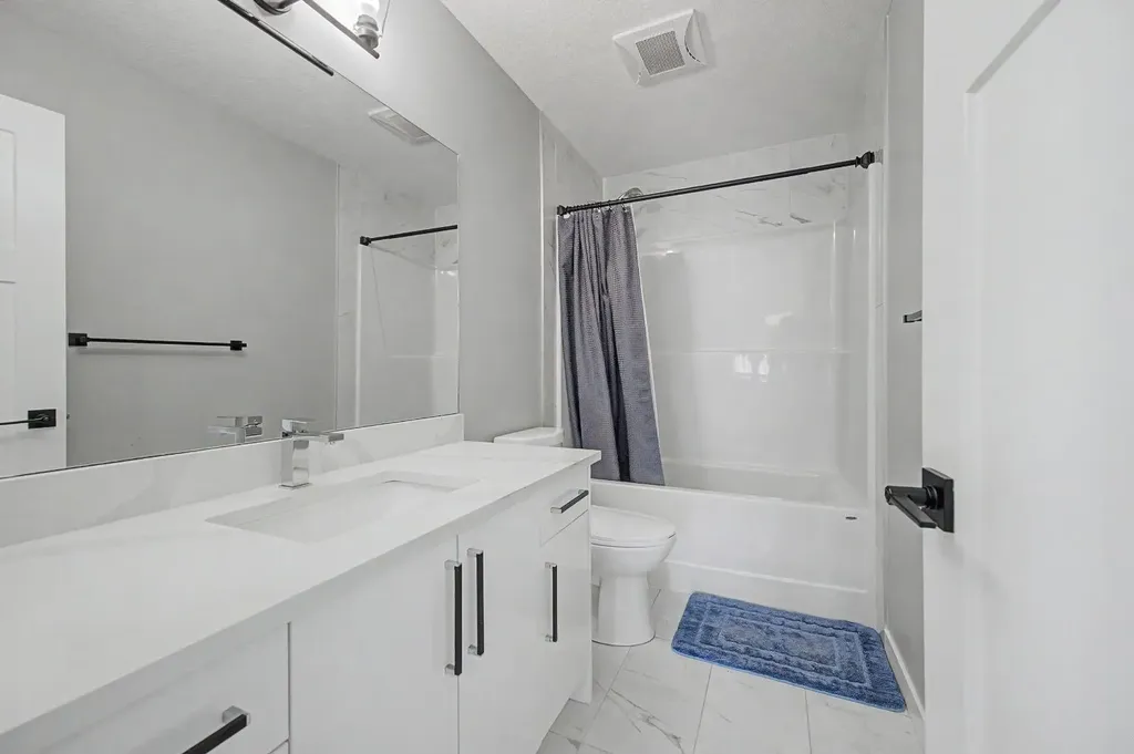 1340 Lackner Boulevard Carstairs AB T0M 0N0