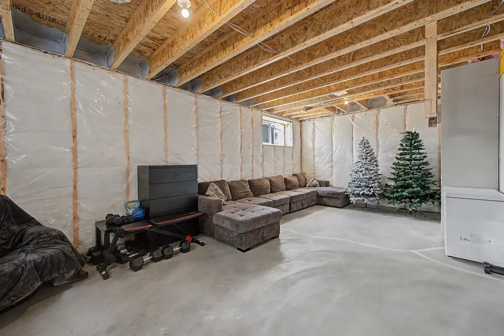 1340 Lackner Boulevard Carstairs AB T0M 0N0
